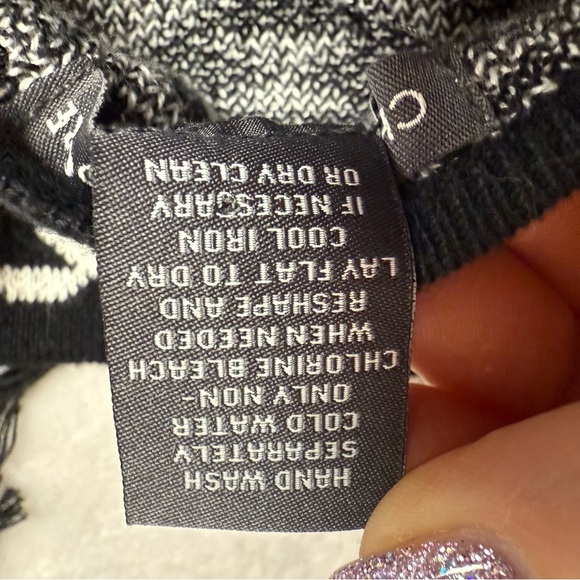 Chelsea & Theodore small Black and White Patterned Women's Sweater open front - Picture 3 of 7
